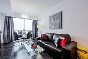 Stunning High Floor 1 Bedroom w Den Condo Near U of T and Hospitals