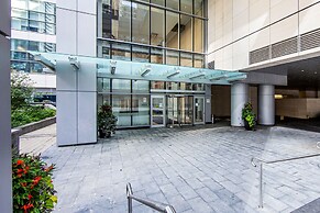 Stunning High Floor 1 Bedroom w Den Condo Near U of T and Hospitals