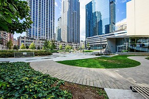 Stunning High Floor 1 Bedroom w Den Condo Near U of T and Hospitals