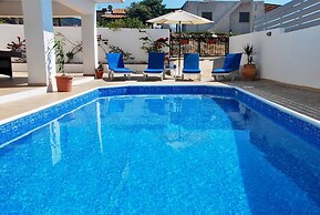 Villa Only 50m To The Sea, Sleeps 12, Polis