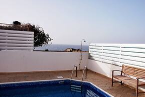 Villa Only 50m To The Sea, Sleeps 12, Polis