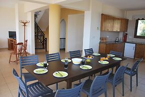 Villa Only 50m To The Sea, Sleeps 12, Polis