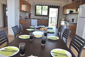 Villa Only 50m To The Sea, Sleeps 12, Polis