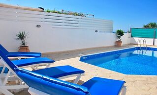 Villa Only 50m To The Sea, Sleeps 12, Polis