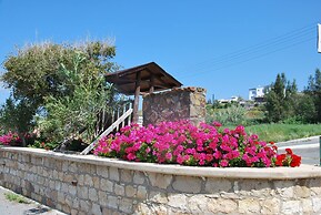 Villa Only 50m To The Sea, Sleeps 12, Polis