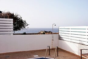 Villa Only 50m To The Sea, Sleeps 12, Polis