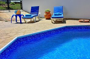 Villa Only 50m To The Sea, Sleeps 12, Polis