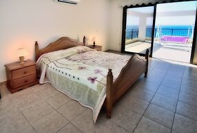 Villa Only 50m To The Sea, Sleeps 12, Polis