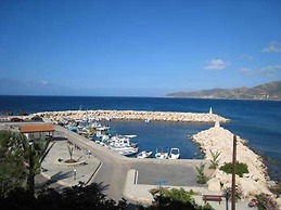 Villa Only 50m To The Sea, Sleeps 12, Polis