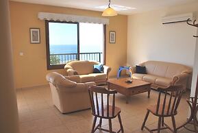 Villa Only 50m To The Sea, Sleeps 12, Polis