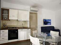 Dolce Mare 6 - Second Floor - Sea Front Large Balcony - Free Wifi and 