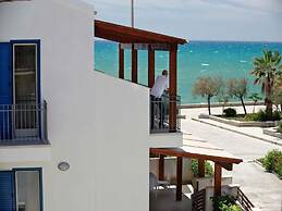 Dolce Mare 6 - Second Floor - Sea Front Large Balcony - Free Wifi and 