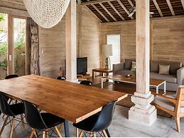 Peaceful Affordable 3 Bedrooms Private Pool Villa Near Seminyak