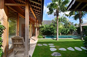 Peaceful Affordable 3 Bedrooms Private Pool Villa Near Seminyak