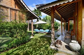 Peaceful Affordable 3 Bedrooms Private Pool Villa Near Seminyak