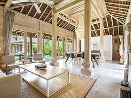 Peaceful Affordable 3 Bedrooms Private Pool Villa Near Seminyak