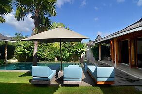 Peaceful Affordable 3 Bedrooms Private Pool Villa Near Seminyak