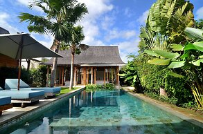 Peaceful Affordable 3 Bedrooms Private Pool Villa Near Seminyak