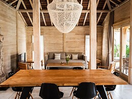 Peaceful Affordable 3 Bedrooms Private Pool Villa Near Seminyak