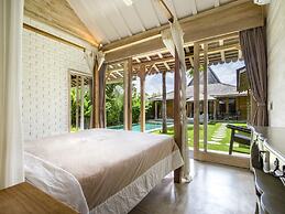 Peaceful Affordable 3 Bedrooms Private Pool Villa Near Seminyak
