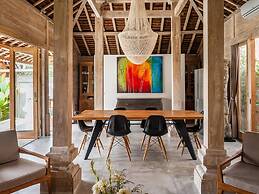 Peaceful Affordable 3 Bedrooms Private Pool Villa Near Seminyak