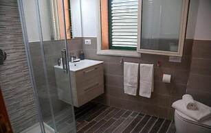 Spacious 4 Bedroom Apartment With Terrace And View