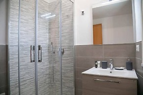 Spacious 4 Bedroom Apartment With Terrace And View