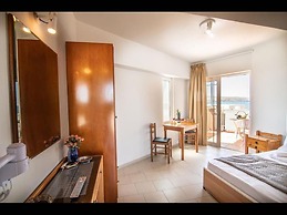 Room in Guest Room - Girogiali Beach Hotel