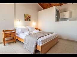 Room in Guest Room - Girogiali Beach Hotel