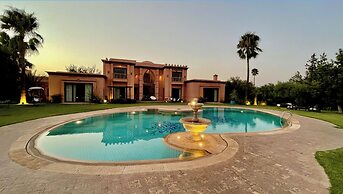 Superb Villa: two Swimming Pools, Hammam, Tennis Court - by Feelluxury