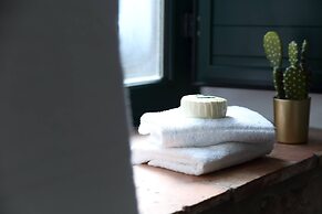 Central Apartment With Balcony