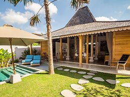 Affordable 3 Bedrooms Private Pool Villa Near Seminyak