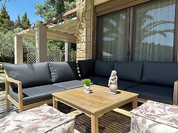 Escape to Paradise - Experience Luxury and Serenity at Villa Elina in 