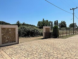 Escape to Paradise - Experience Luxury and Serenity at Villa Elina in 