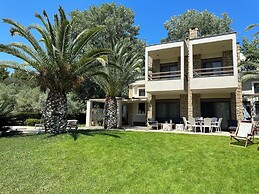 Escape to Paradise - Experience Luxury and Serenity at Villa Elina in 