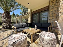 Escape to Paradise - Experience Luxury and Serenity at Villa Elina in 