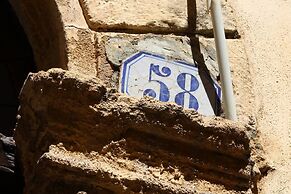 Room in Guest Room - Central Room With Balcony And Amazing Sea View
