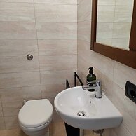 Room in Guest Room - Central Room With Balcony And Amazing Sea View