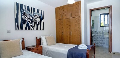 Impressive Villa Exclusive Sea Caves Walk to Taverns Sleeps 11 Ref 507