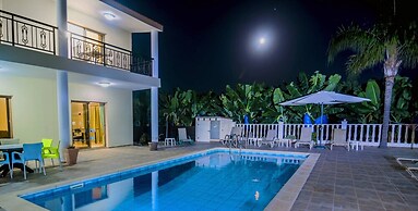 Impressive Villa Exclusive Sea Caves Walk to Taverns Sleeps 11 Ref 507