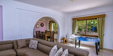 Impressive Villa Exclusive Sea Caves Walk to Taverns Sleeps 11 Ref 507