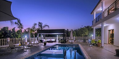 Impressive Villa Exclusive Sea Caves Walk to Taverns Sleeps 11 Ref 507