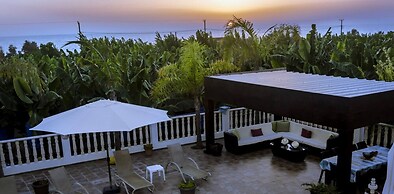 Impressive Villa Exclusive Sea Caves Walk to Taverns Sleeps 11 Ref 507