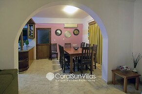 Impressive Villa Exclusive Sea Caves Walk to Taverns Sleeps 11 Ref 507