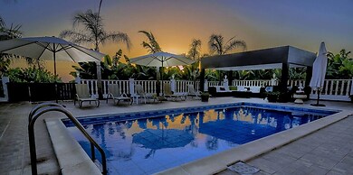 Impressive Villa Exclusive Sea Caves Walk to Taverns Sleeps 11 Ref 507