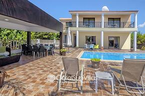 Impressive Villa Exclusive Sea Caves Walk to Taverns Sleeps 11 Ref 507
