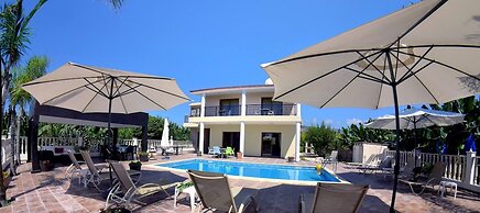 Impressive Villa Exclusive Sea Caves Walk to Taverns Sleeps 11 Ref 507