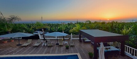 Impressive Villa Exclusive Sea Caves Walk to Taverns Sleeps 11 Ref 507