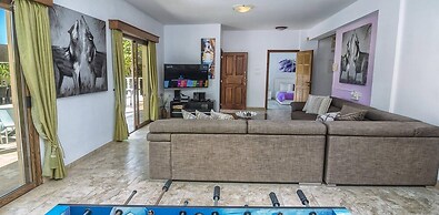 Impressive Villa Exclusive Sea Caves Walk to Taverns Sleeps 11 Ref 507