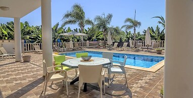 Impressive Villa Exclusive Sea Caves Walk to Taverns Sleeps 11 Ref 507